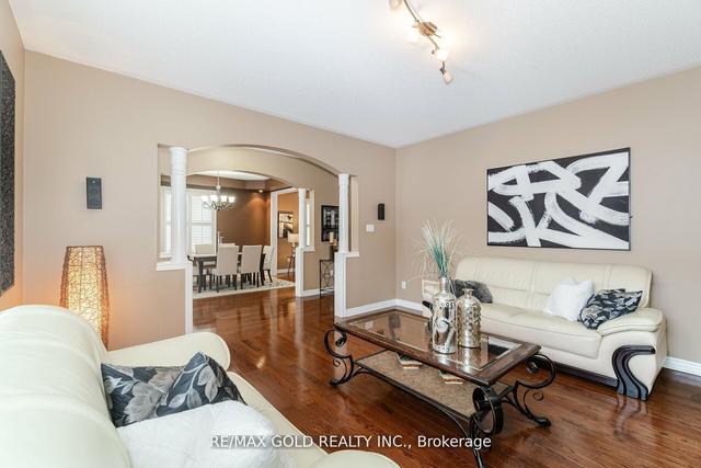 36 Quatro Cres, House detached with 4 bedrooms, 5 bathrooms and 6 parking in Brampton ON | Image 8
