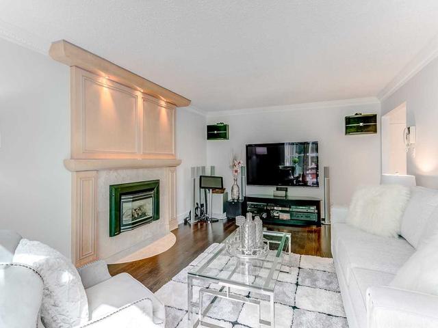 15 Harlington Rd, House detached with 4 bedrooms, 5 bathrooms and 6 parking in Toronto ON | Image 5