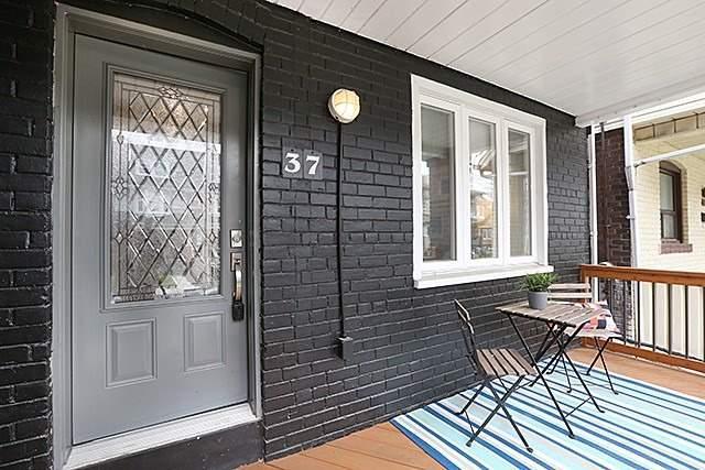 Upper - 37 Caroline Ave, House semidetached with 3 bedrooms, 1 bathrooms and 2 parking in Toronto ON | Image 2