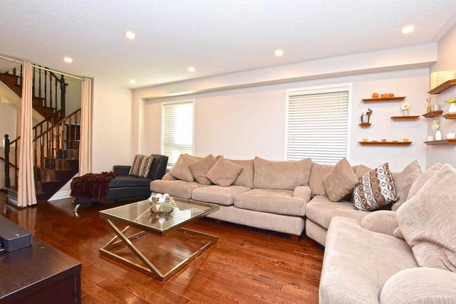 61 Luella Cres, House semidetached with 4 bedrooms, 3 bathrooms and 3 parking in Brampton ON | Image 2