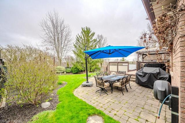17 Sunrise Court, House detached with 4 bedrooms, 2 bathrooms and 6 parking in Guelph ON | Image 38