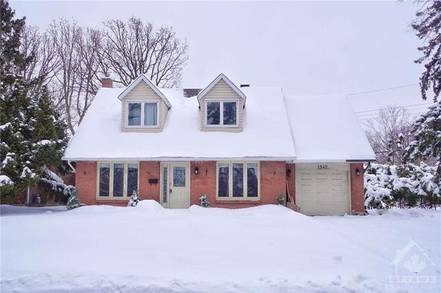 1942 Southampton Court, House detached with 4 bedrooms, 2 bathrooms and 5 parking in Ottawa ON | Card Image