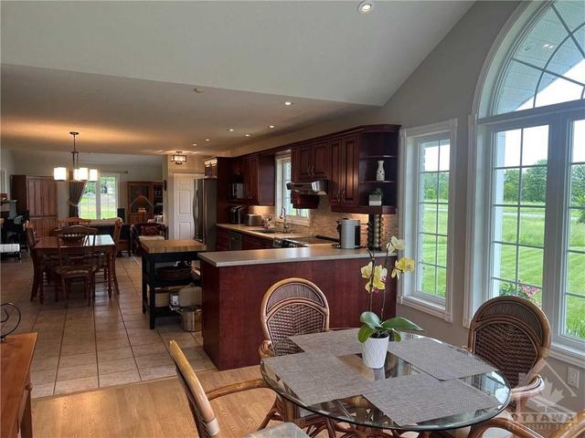3607 Wilhaven Drive, House detached with 2 bedrooms, 2 bathrooms and 20 parking in Ottawa ON | Image 8