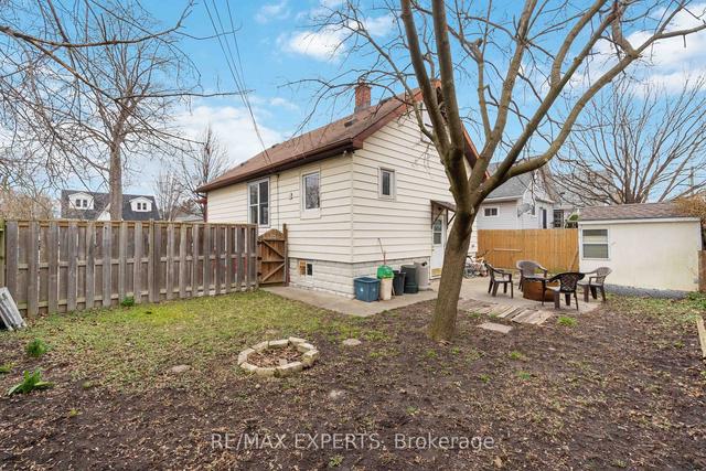 247 Cobden St, House detached with 3 bedrooms, 2 bathrooms and 4 parking in Sarnia ON | Image 24