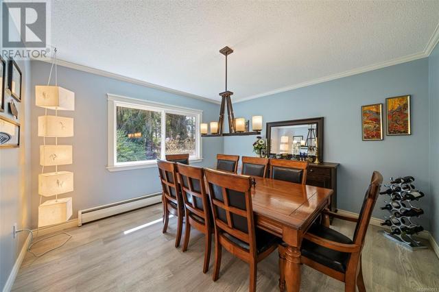 763 Helvetia Cres, House detached with 4 bedrooms, 3 bathrooms and 4 parking in Saanich BC | Image 10
