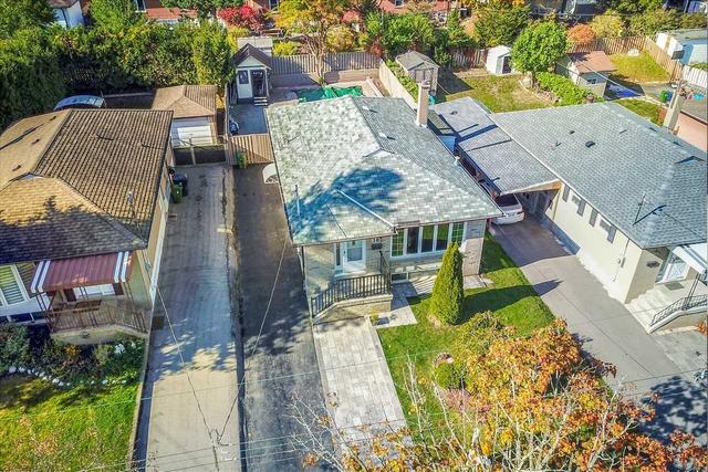 10 Blakemanor Blvd, House detached with 3 bedrooms, 2 bathrooms and 3 parking in Toronto ON | Image 12