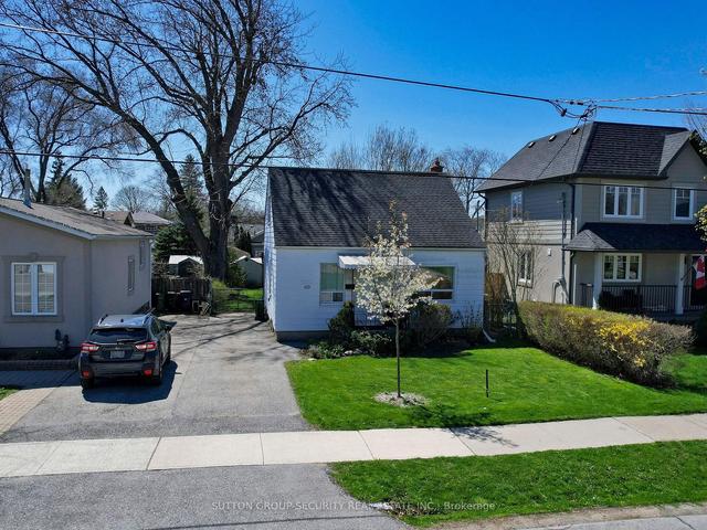 69 Roseland Dr, House detached with 3 bedrooms, 1 bathrooms and 4 parking in Toronto ON | Image 24