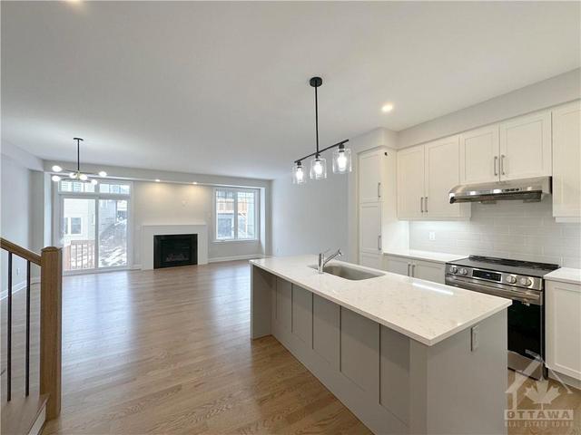 505 Hitzlay Terrace, Townhouse with 3 bedrooms, 3 bathrooms and 2 parking in Ottawa ON | Image 2