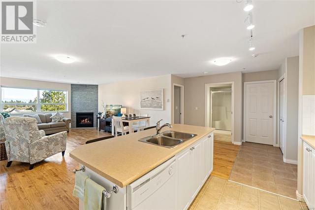 211 - 1633 Dufferin Cres, Condo with 2 bedrooms, 2 bathrooms and 1 parking in Nanaimo BC | Image 11