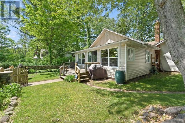 17520 Lakeshore Road, House detached with 2 bedrooms, 1 bathrooms and null parking in Chatham Kent ON | Image 27