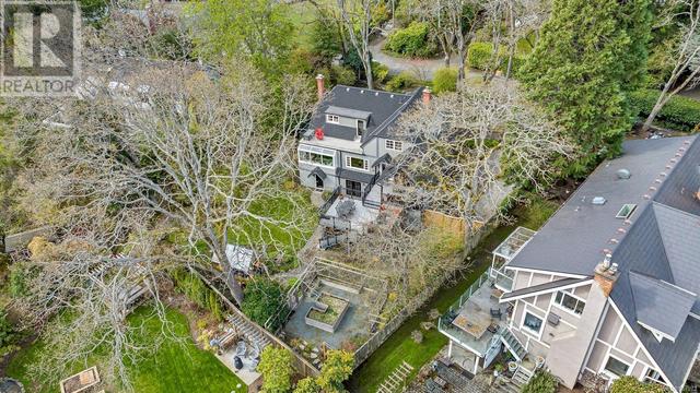 995 Terrace Ave, House detached with 4 bedrooms, 3 bathrooms and 4 parking in Victoria BC | Image 36