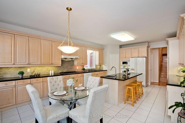 18 Houndsbrook Cres, House detached with 5 bedrooms, 4 bathrooms and 6 parking in Markham ON | Image 11