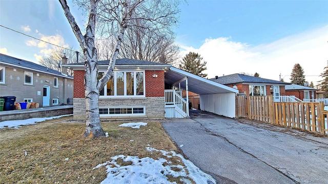 134 Confederation Dr, House detached with 3 bedrooms, 2 bathrooms and 4 parking in Toronto ON | Image 1