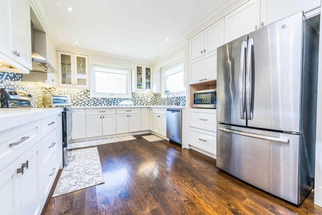 w - 169 Elgin Mills Rd, House detached with 3 bedrooms, 3 bathrooms and 12 parking in Richmond Hill ON | Image 2