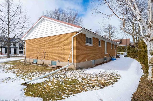 553 Johnston Avenue, House detached with 3 bedrooms, 1 bathrooms and null parking in Saugeen Shores ON | Image 3