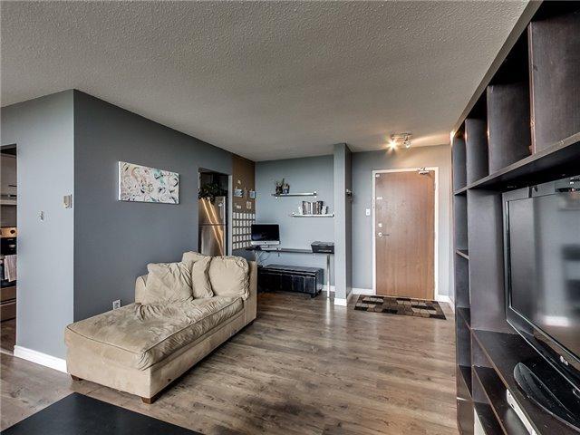 1004 - 2301 Derry Rd W, Condo with 2 bedrooms, 1 bathrooms and 2 parking in Mississauga ON | Image 7