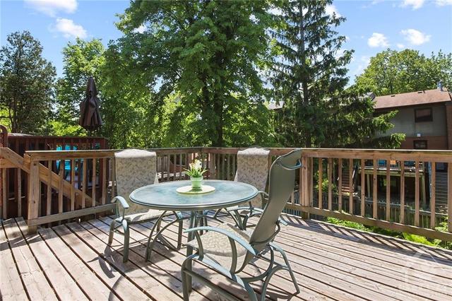 16 Oakley Avenue, Townhouse with 3 bedrooms, 3 bathrooms and 3 parking in Ottawa ON | Image 27
