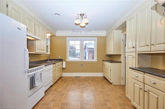331 St. Paul Street W, House detached with 5 bedrooms, 1 bathrooms and 3 parking in St. Catharines ON | Image 10