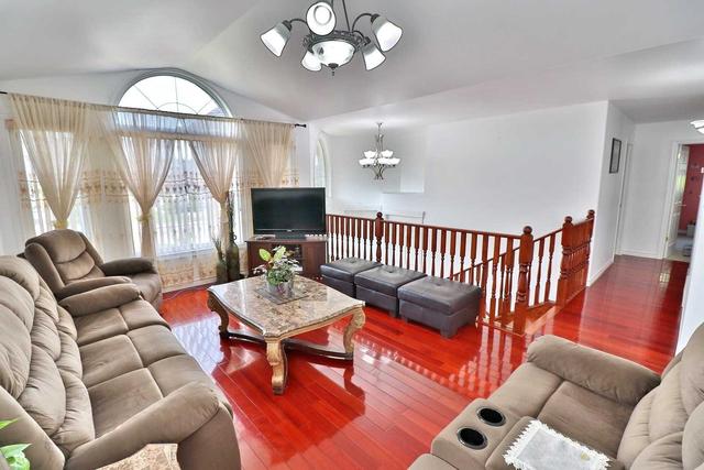2326 Virginia Park Ave, House detached with 3 bedrooms, 3 bathrooms and 8 parking in Windsor ON | Image 3