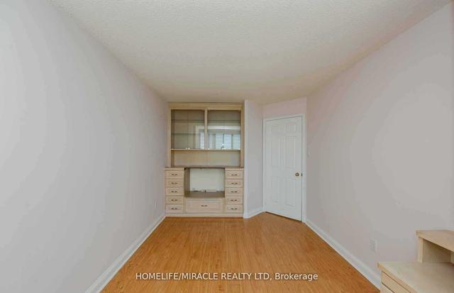 1810 - 24 Hanover Rd, Condo with 3 bedrooms, 2 bathrooms and 2 parking in Brampton ON | Image 4
