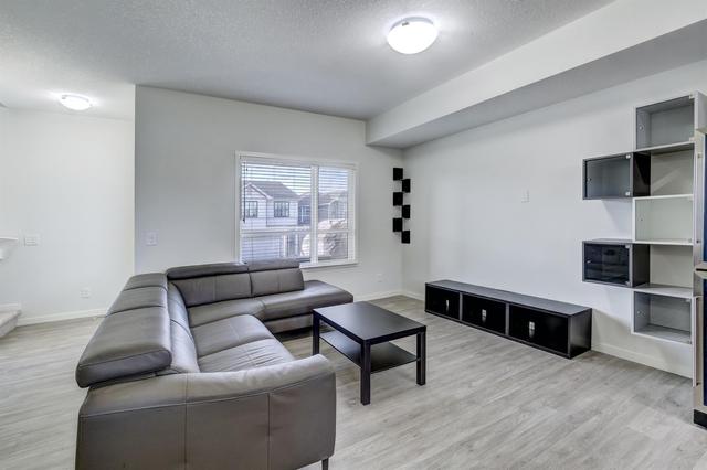 284 Harvest Hills Way Ne, Home with 3 bedrooms, 2 bathrooms and 2 parking in Calgary AB | Image 15