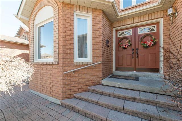 86 Willowbrook Dr, House detached with 4 bedrooms, 3 bathrooms and 2 parking in Whitby ON | Image 2
