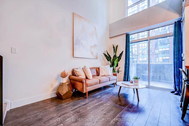 205 - 800 King St W, Condo with 1 bedrooms, 2 bathrooms and 1 parking in Toronto ON | Image 2