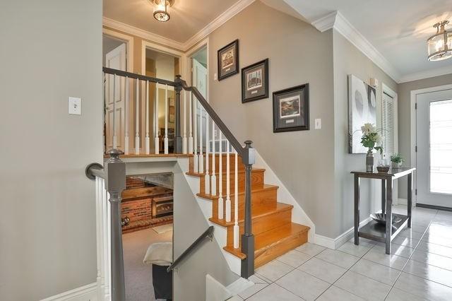 25 Glen Castle Dr, House detached with 3 bedrooms, 2 bathrooms and 3 parking in Hamilton ON | Image 7