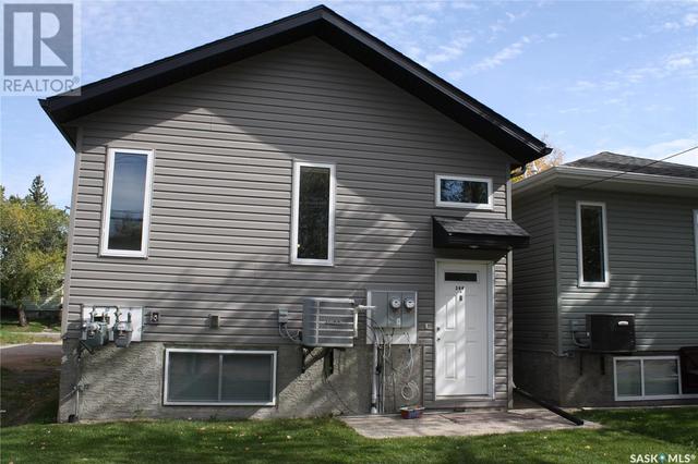 344 Smith Street, House detached with 4 bedrooms, 2 bathrooms and null parking in Regina SK | Image 2