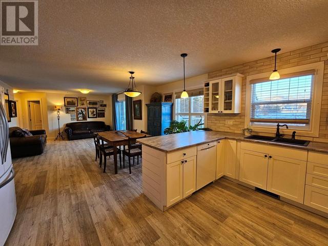 5306 49 Street, House detached with 5 bedrooms, 3 bathrooms and 1 parking in Pouce Coupe BC | Image 5