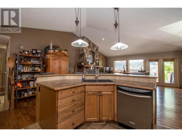 1377 Kendra Court, House detached with 4 bedrooms, 3 bathrooms and 6 parking in Kelowna BC | Image 8