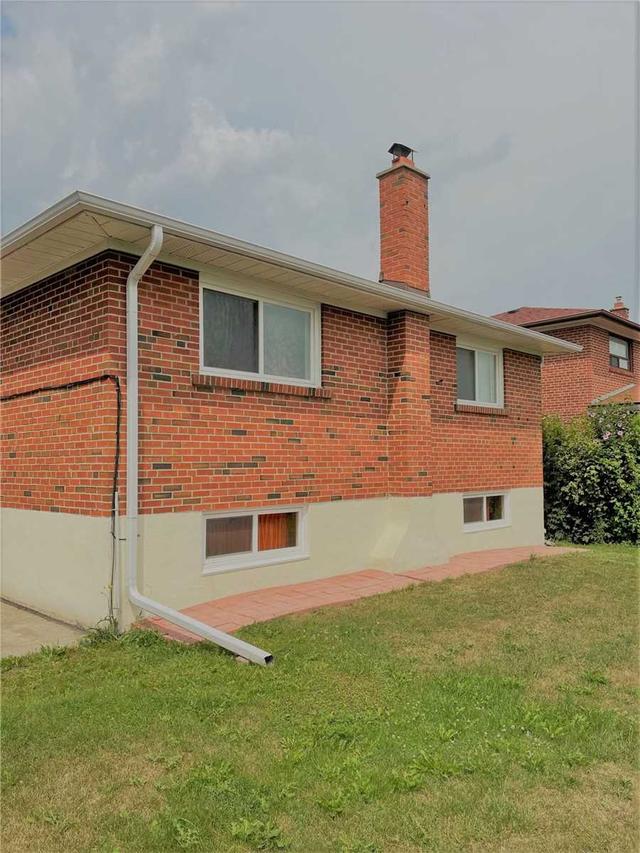 73 Iangrove Terr, House detached with 2 bedrooms, 1 bathrooms and 1 parking in Toronto ON | Image 10