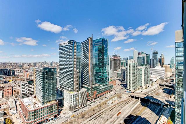3901 - 15 Iceboat Terr, Condo with 1 bedrooms, 1 bathrooms and 0 parking in Toronto ON | Image 14