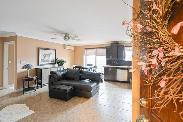 302 - 1212 Fennell Ave E, Condo with 1 bedrooms, 1 bathrooms and 1 parking in Hamilton ON | Image 2