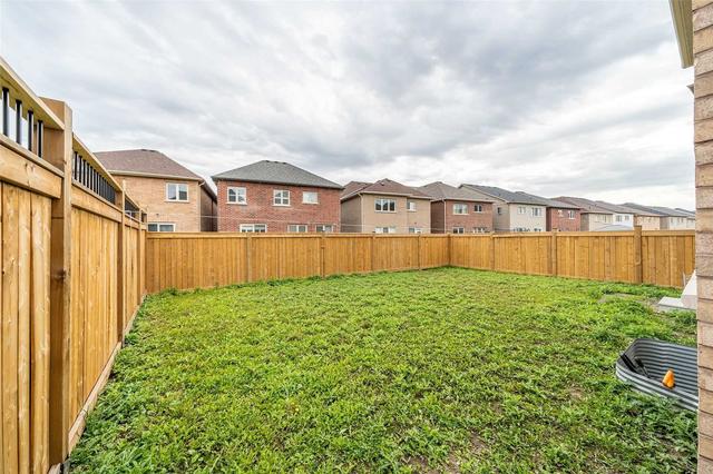 2393 Dress Circle Cres, House detached with 4 bedrooms, 3 bathrooms and 5 parking in Oshawa ON | Image 28