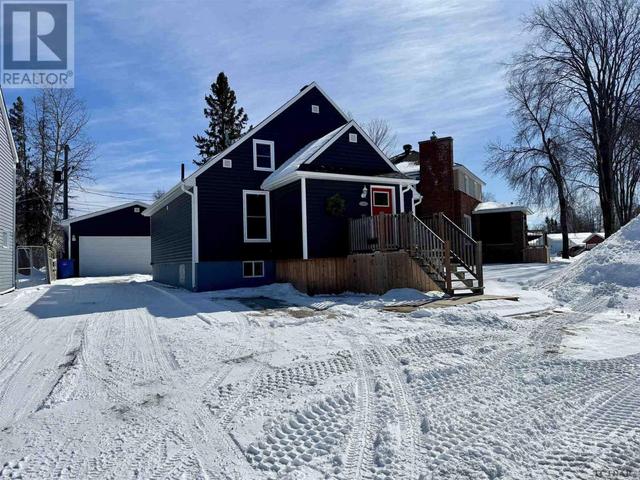 16 Devonshire St, House detached with 5 bedrooms, 2 bathrooms and null parking in Kapuskasing ON | Image 1