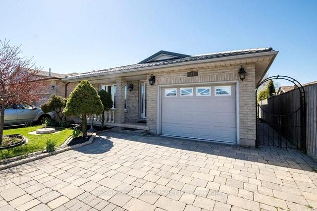 37 Skyview Dr, House detached with 3 bedrooms, 2 bathrooms and 3 parking in Hamilton ON | Image 12