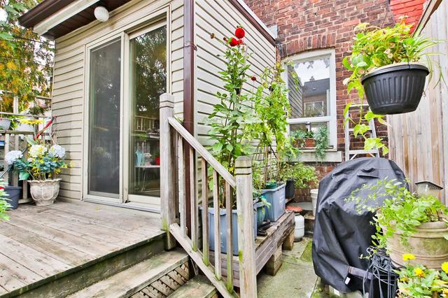 964 St Clarens Ave, House semidetached with 3 bedrooms, 2 bathrooms and 0 parking in Toronto ON | Image 35
