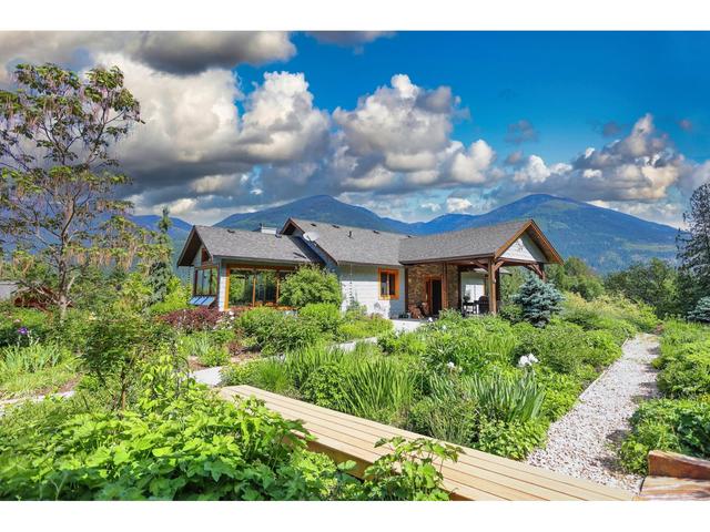 6890 Harrop Procter Road, House detached with 3 bedrooms, 3 bathrooms and 8 parking in Central Kootenay E BC | Image 5