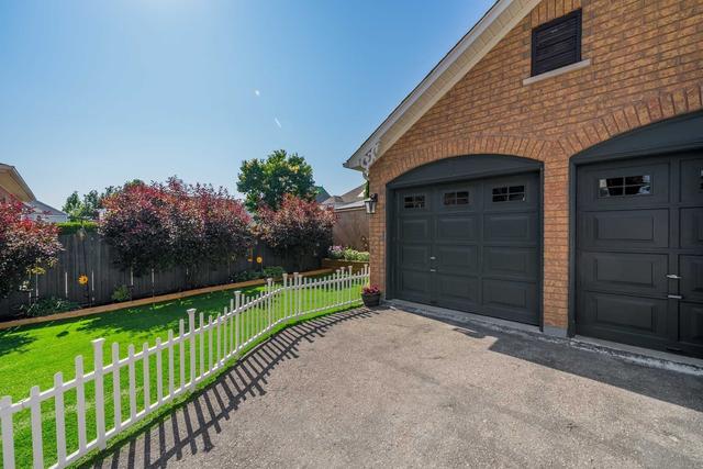 24 Zachary Pl, House detached with 3 bedrooms, 4 bathrooms and 7 parking in Whitby ON | Image 33