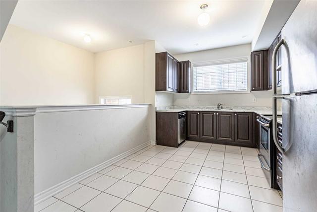 21 Abercove Clse, House attached with 2 bedrooms, 3 bathrooms and 2 parking in Brampton ON | Image 4