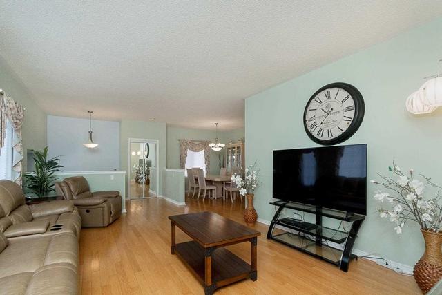 1554 Sandpiper Rd, House detached with 3 bedrooms, 3 bathrooms and 2 parking in Oakville ON | Image 4