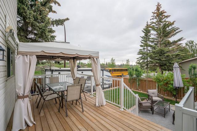 27 Woodford Crescent Sw, House detached with 5 bedrooms, 4 bathrooms and 2 parking in Calgary AB | Image 42