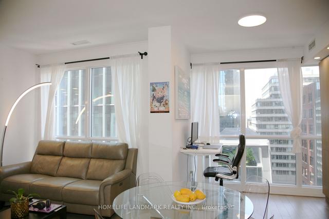 1011 - 70 Temperance St, Condo with 2 bedrooms, 2 bathrooms and 0 parking in Toronto ON | Image 7