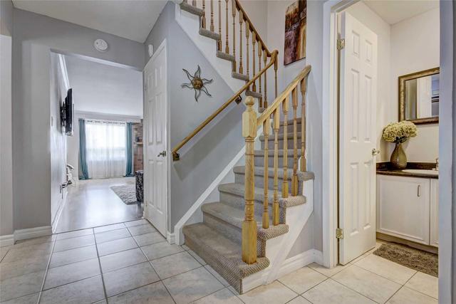 53 Cornwall Dr, House detached with 3 bedrooms, 4 bathrooms and 4 parking in Ajax ON | Image 2