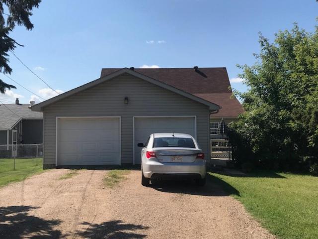 1038 16 Avenue, House detached with 3 bedrooms, 2 bathrooms and 4 parking in Wainwright AB | Image 2