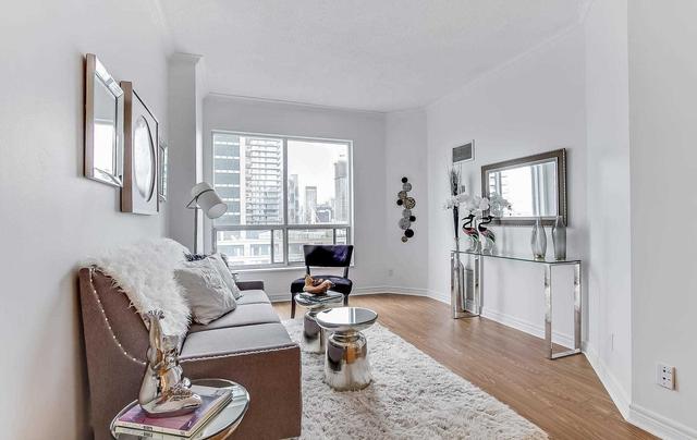 lph8 - 55 Bloor St E, Condo with 2 bedrooms, 2 bathrooms and 1 parking in Toronto ON | Image 2