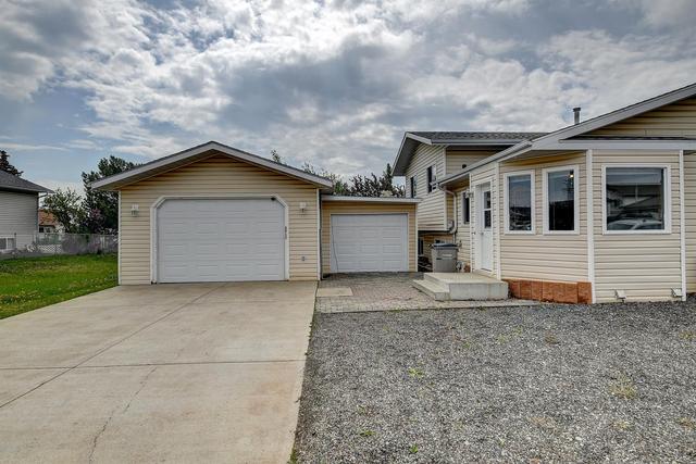 10617 91a Street, House detached with 4 bedrooms, 3 bathrooms and 8 parking in Grande Prairie AB | Image 2