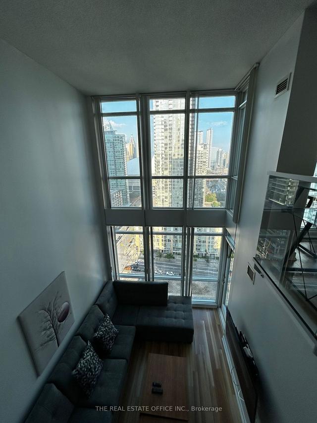 2808 - 15 Fort York Blvd, Condo with 2 bedrooms, 2 bathrooms and 1 parking in Toronto ON | Image 1