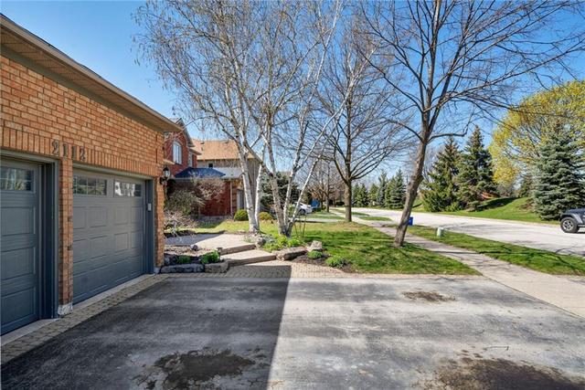 2112 Lumberman Lane, House detached with 4 bedrooms, 2 bathrooms and 2 parking in Oakville ON | Image 4